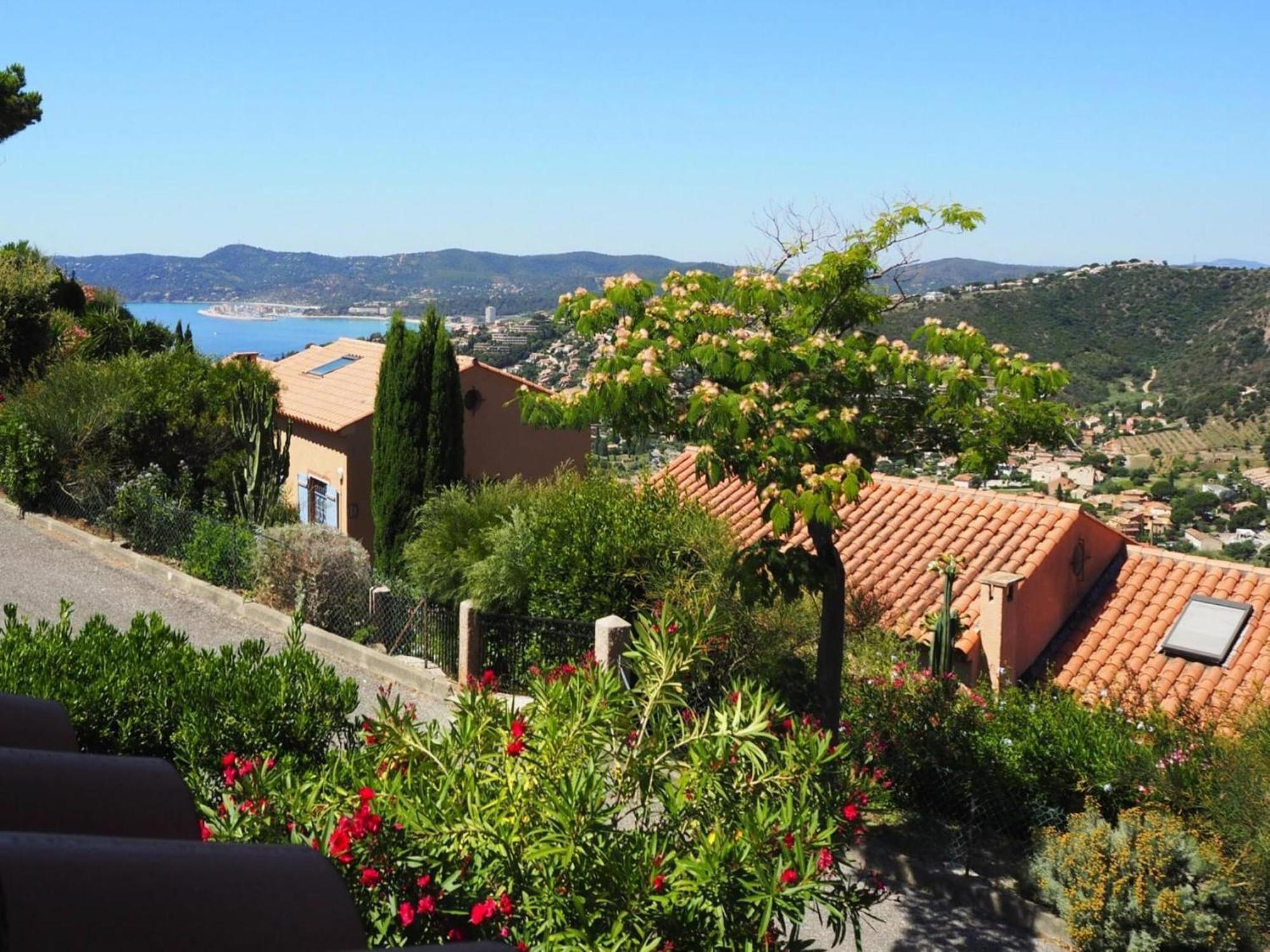 Pretty Tiny House With Sea View, Le Lavandou Exterior photo